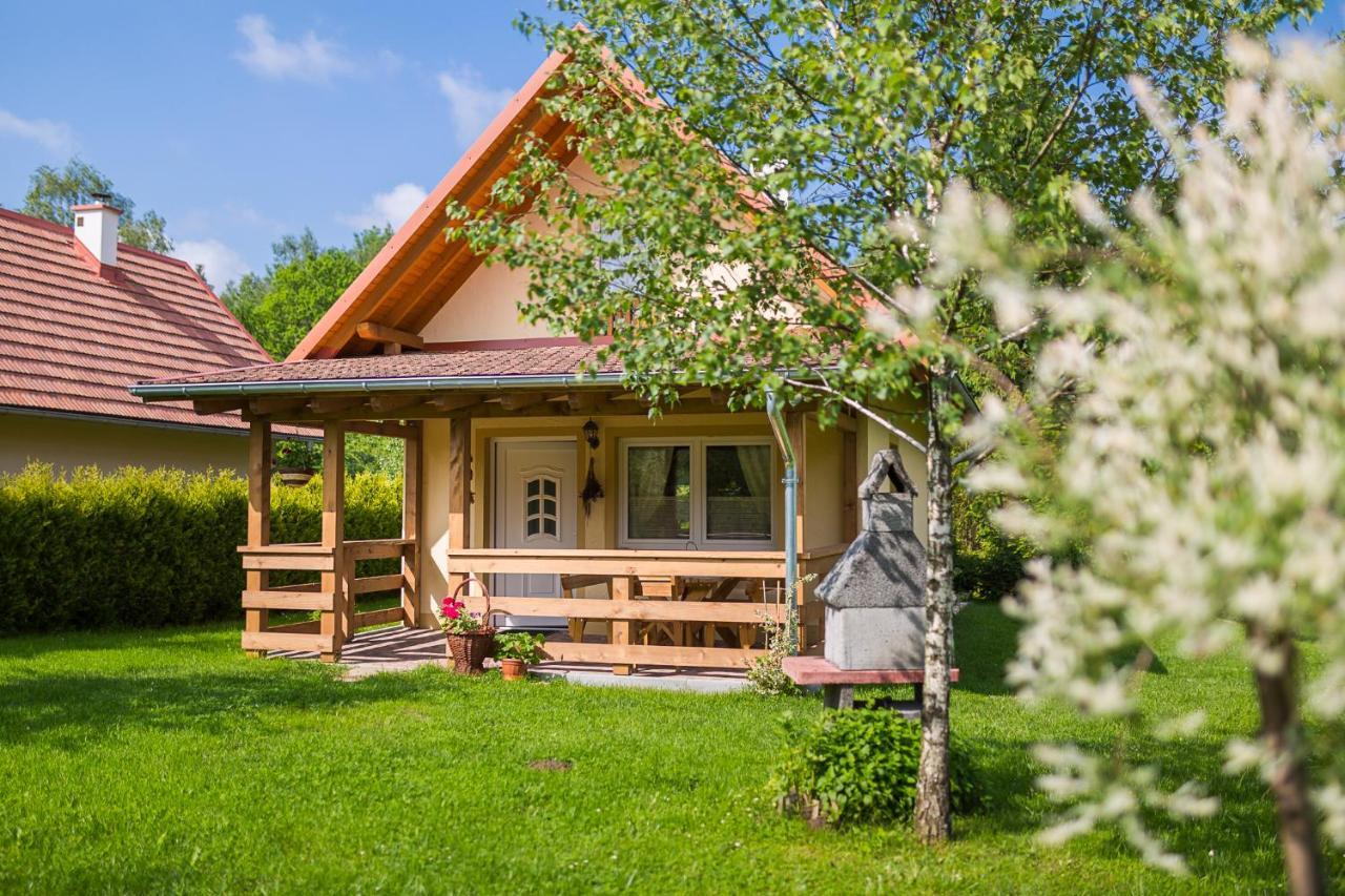 Domki Nad Stawem. Polańczyk Exteriör bild